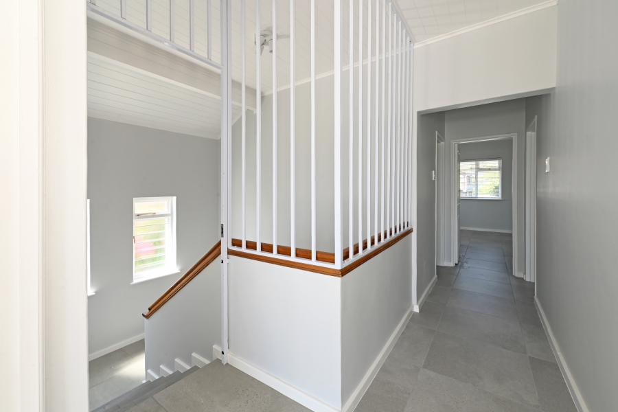 To Let 5 Bedroom Property for Rent in Kommetjie Western Cape